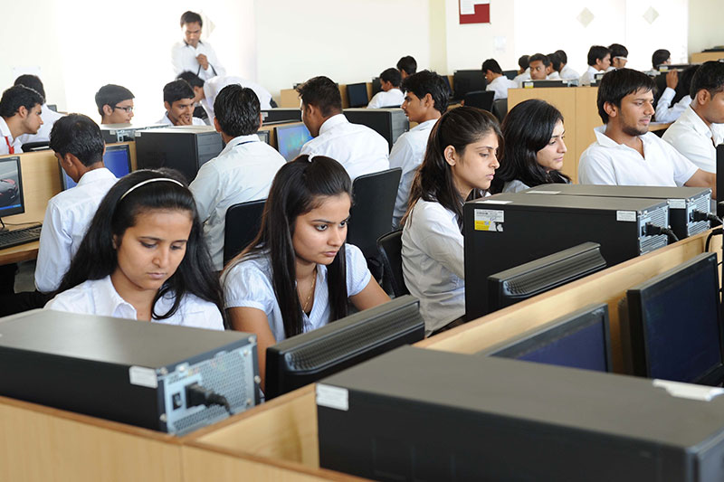 Computer Center - Gurugram Global College Of Pharmacy | Best B.Pharmacy ...